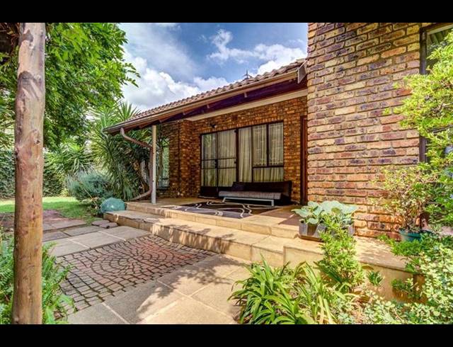 3 BEDROOM TOWNHOUSE FOR SALE IN NORKEM PARK